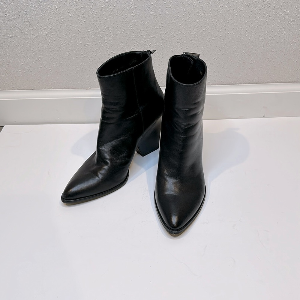 Stuart Weitzman Bedford bootie size 8.5